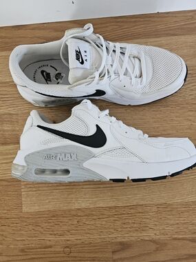 Nike Air Max Excee – Size 11.5